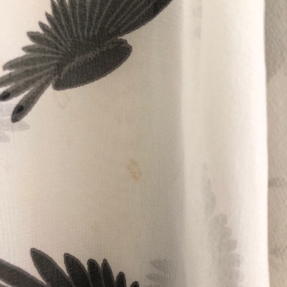 Tucker 100% Silk Daisy Print Blouse - Picture 4 of 5